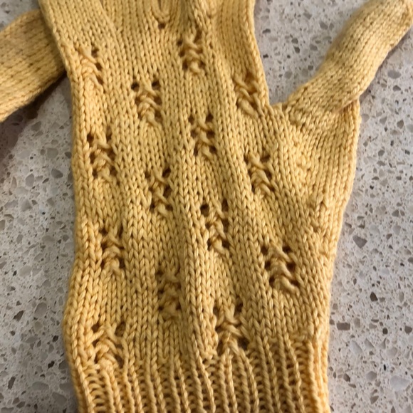 Vintage yellow knit gloves - Picture 3 of 3